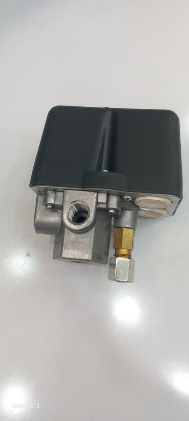 کلید اتومات چهارراه کمپرسور کُندور CONDOR MDR 2-EA/11 فشار 11 بار