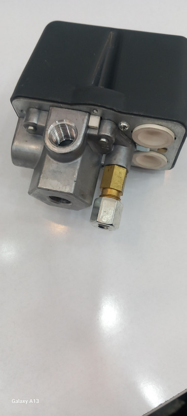 کلید اتومات چهارراه کمپرسور کُندور CONDOR MDR 2-EA/11 فشار 11 بار