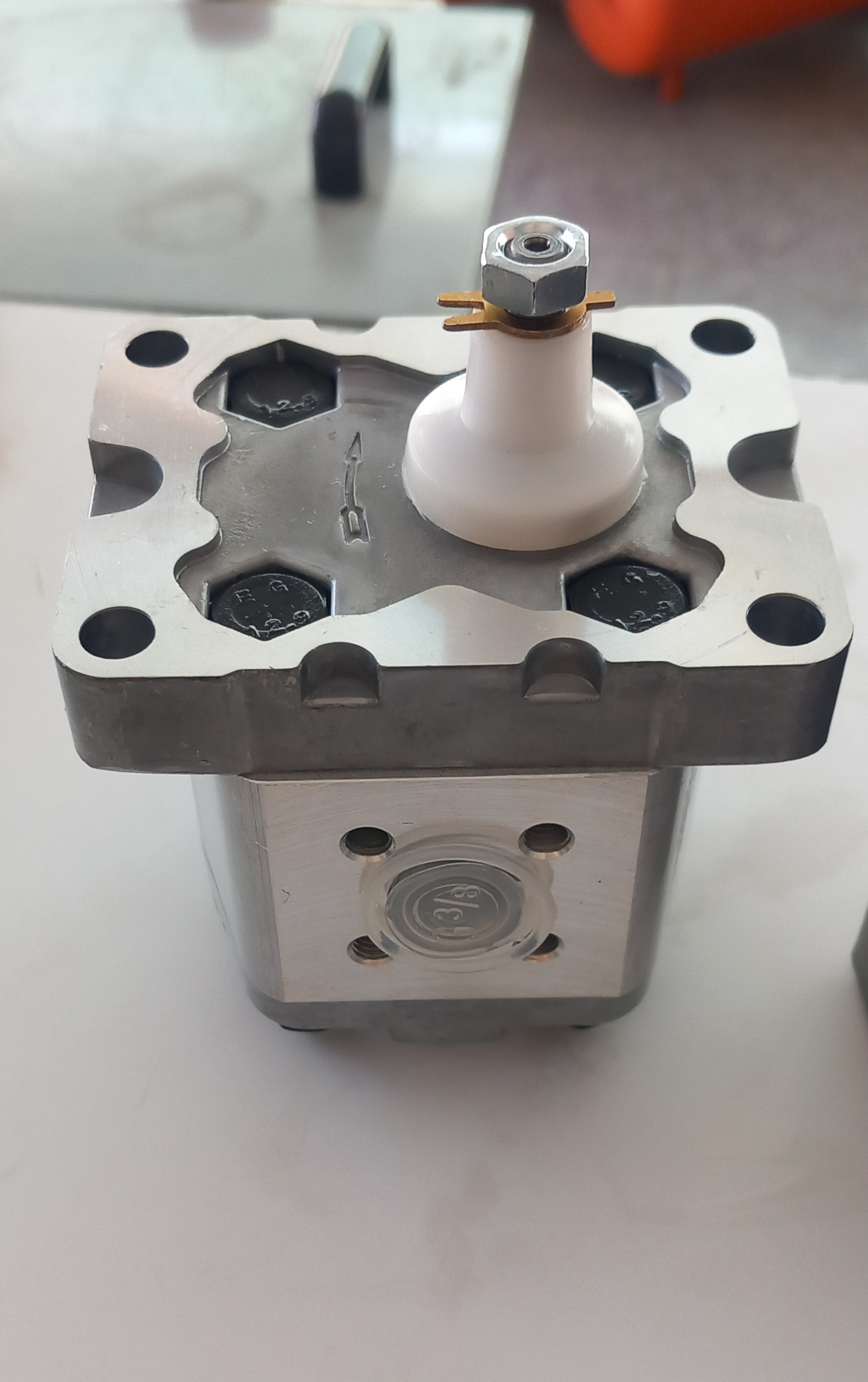 پمپ هیدرولیک دنده‌ای گل‌تک Gultech مدل 1PF3.4FL10Z02RSS